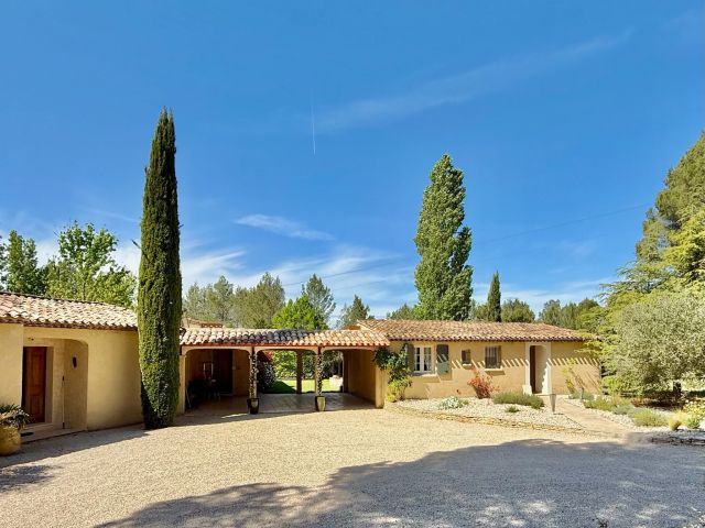 Maison Pauseto, Maison de Vacances à Louer proche d’Aix-en-Provence exterieur petite maison